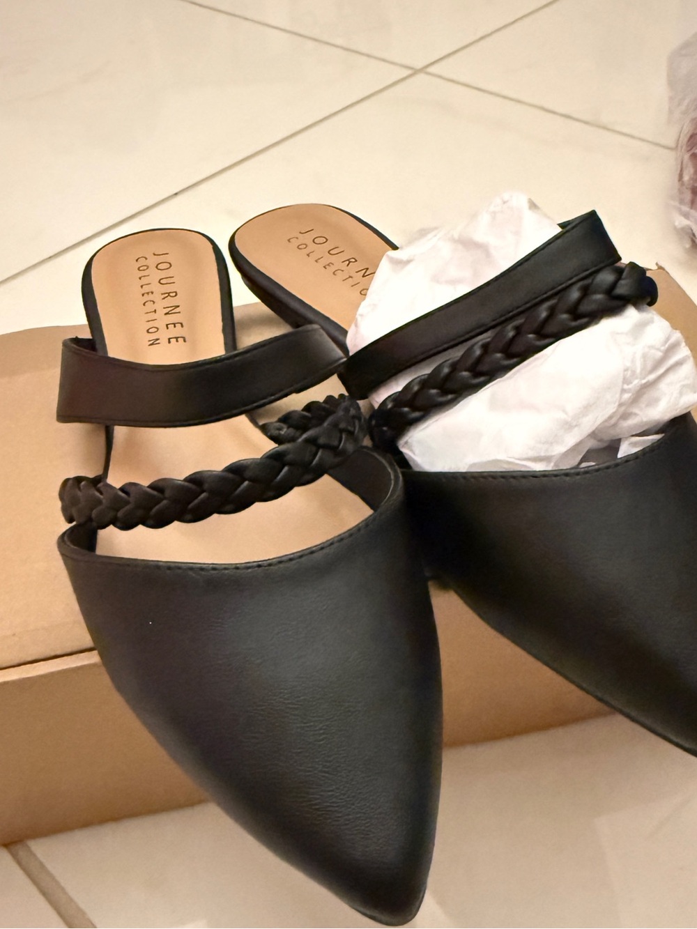 Journee Collection Black Braided Strap Pointed Toe Mule size 9